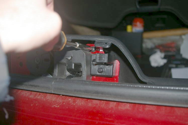 Fitting a Peugeot 308SW reversing camera step C-4